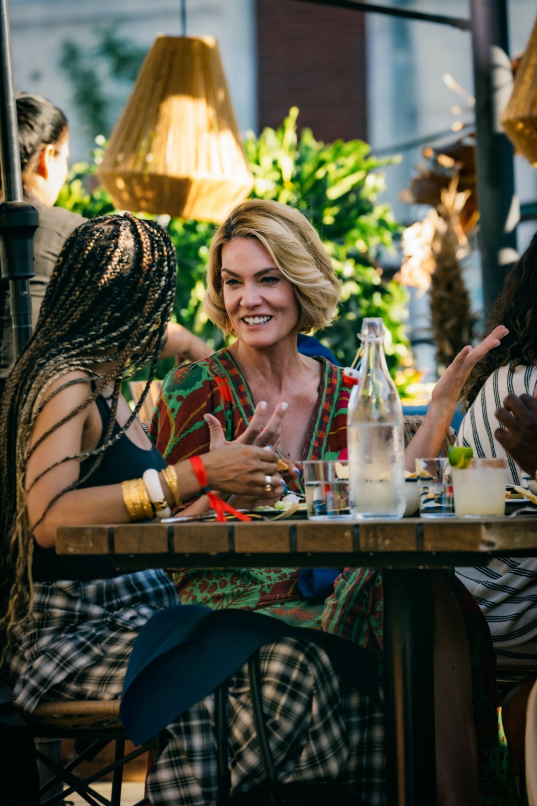 Two guests in conversation over dinner at a Creatricity gathering